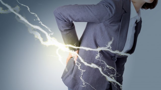 ヘルニア腰痛持ちの方が絶対にやってはいけないパソコン姿勢